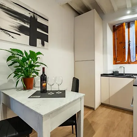 La Nicchia Apartment- Centralissimo Сиена